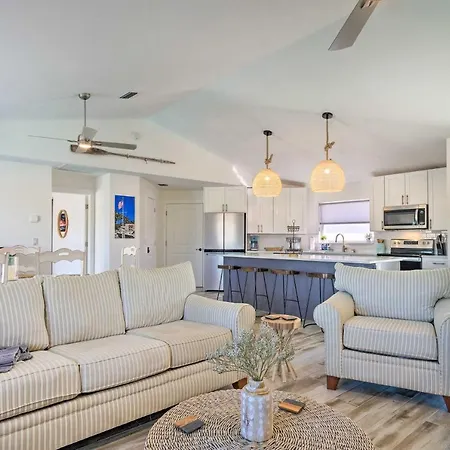 Beachy Cape Coral Home - Swim, Fish, Boat! Exterior photo