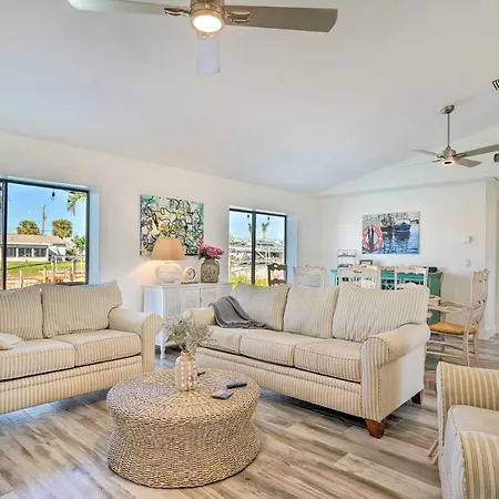 Beachy Cape Coral Home - Swim, Fish, Boat! Exterior photo
