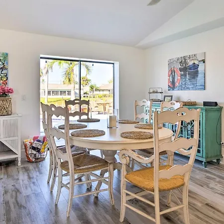 Beachy Cape Coral Home - Swim, Fish, Boat! Exterior photo