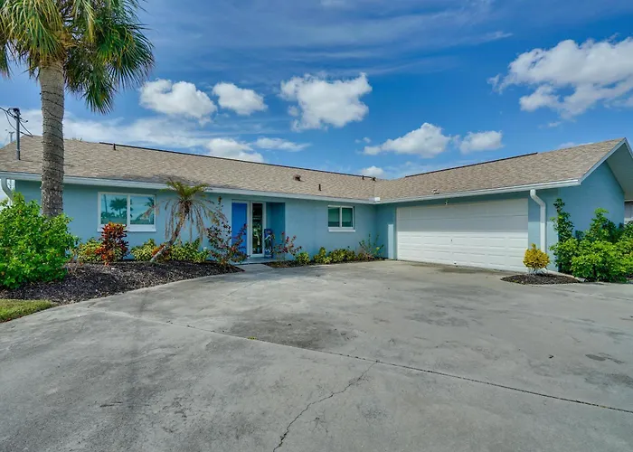 Beachy Cape Coral Home - Swim, Fish, Boat!